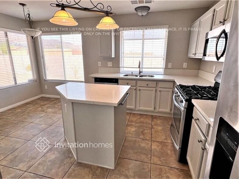 Building Photo - 415 Opal Dr