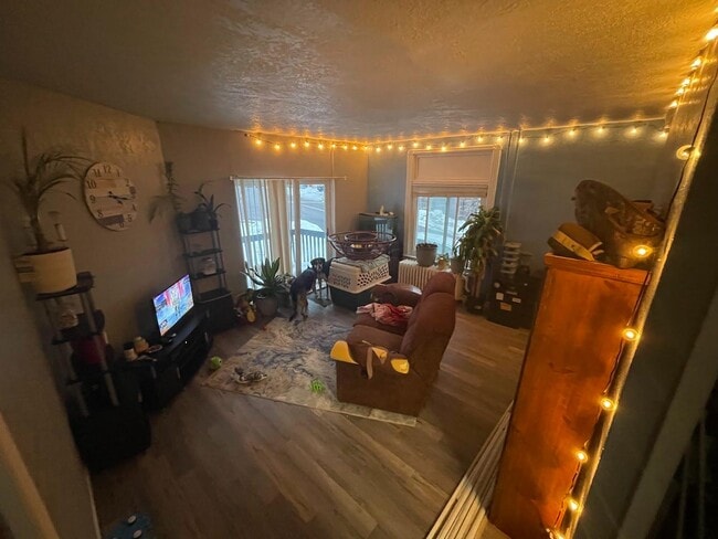 Building Photo - 1725 W 1st St