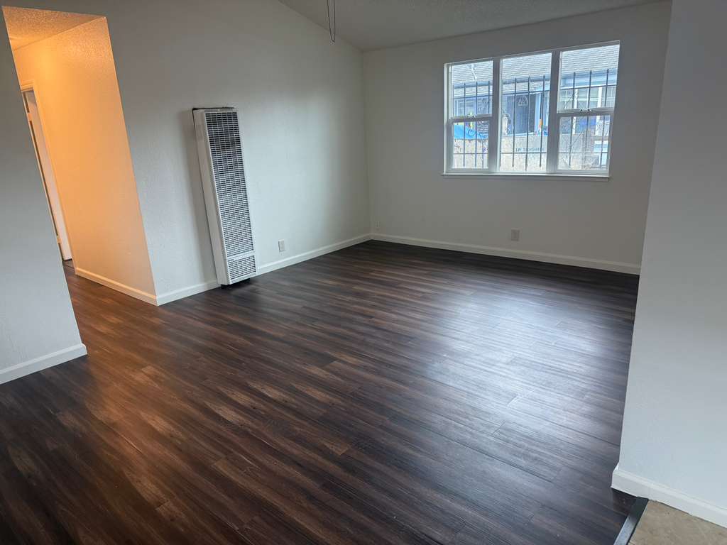 Building Photo - 560 3rd St