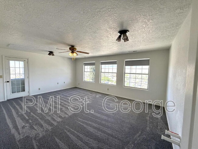 Building Photo - 2506 W Grandview Dr