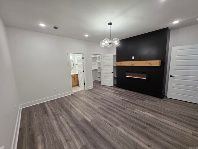 Building Photo - 1814 E 4th St