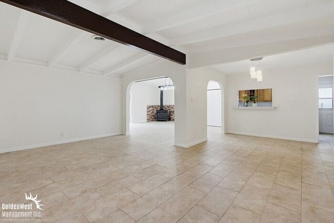 Building Photo - Newly Remodeled 5Bdm 2Ba Home with Huge Patio!