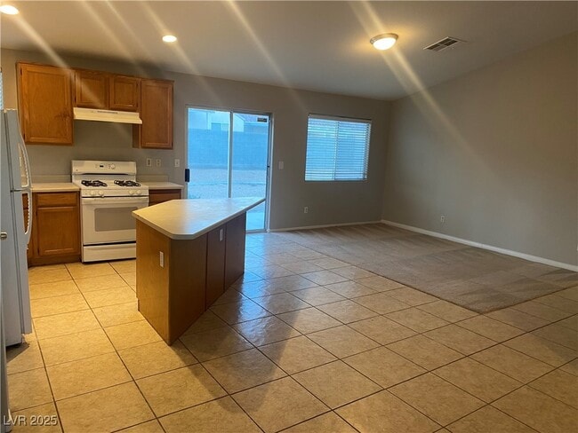 Building Photo - 2616 W El Campo Grande Ave