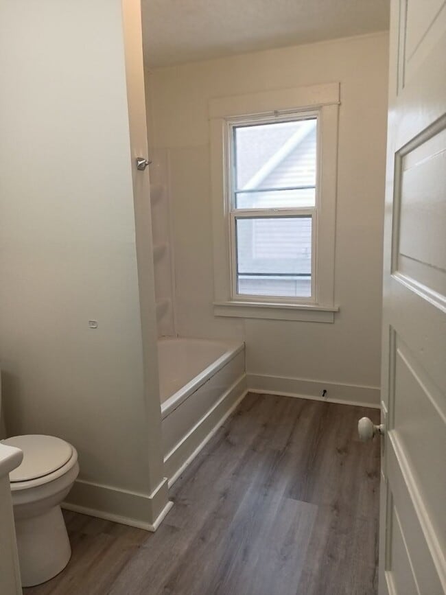 Building Photo - BUY ON CONTRACT MOVE IN READY! RENT TO OWN...