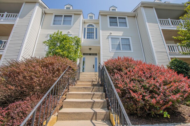 Building Photo - Lovely 2 BR/2 BA Condo in Germantown!