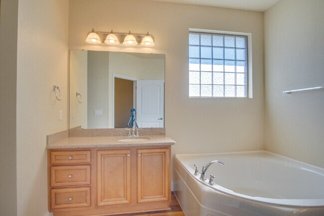 Building Photo - Hickory Hill Rental with Granite Counters,...