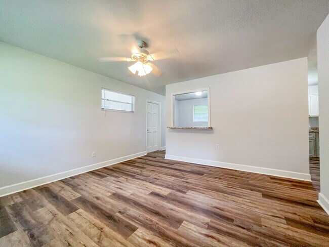 Building Photo - 2119 Melanie Dr