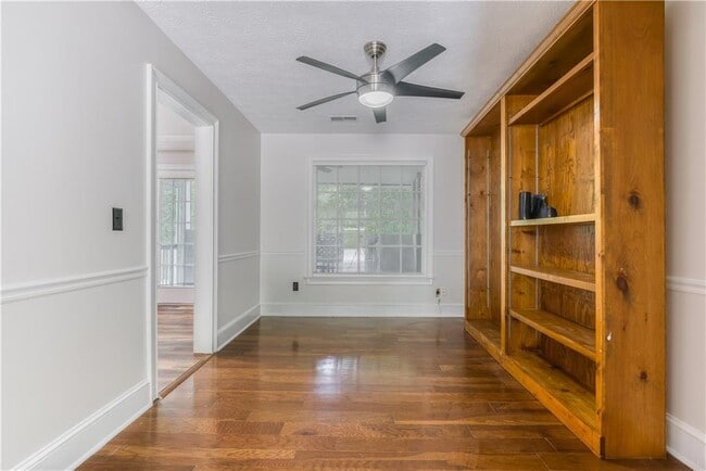 Building Photo - 61 Powers Ferry Rd