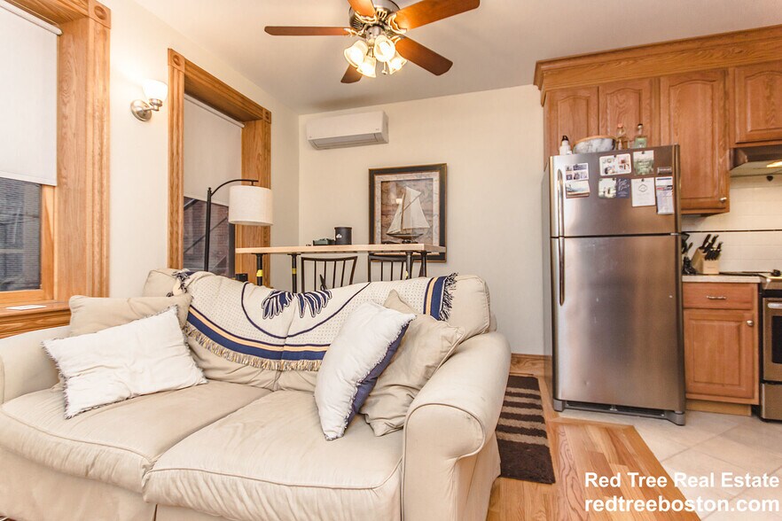 Building Photo - 37 Charles St