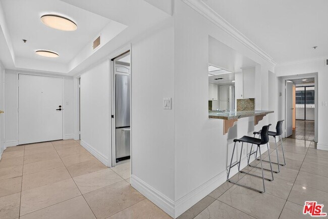 Building Photo - 10660 Wilshire Blvd