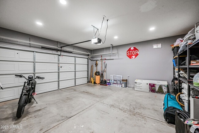 Building Photo - 3156 E Country Shadows St