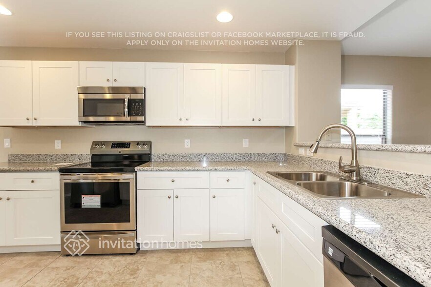 Building Photo - 16055 W Acapulco Ln