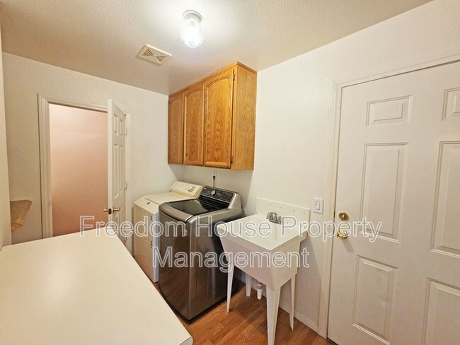 Building Photo - 2250 S Ambush St