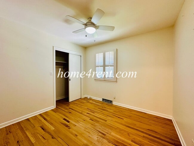 Building Photo - 11131 Wornall Rd