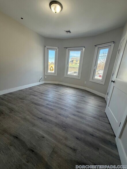 Building Photo - 86 Fayston St