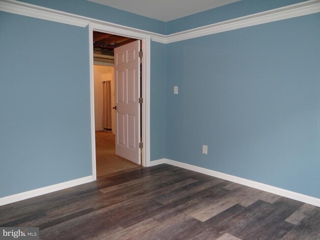 Building Photo - 400 Larose Dr