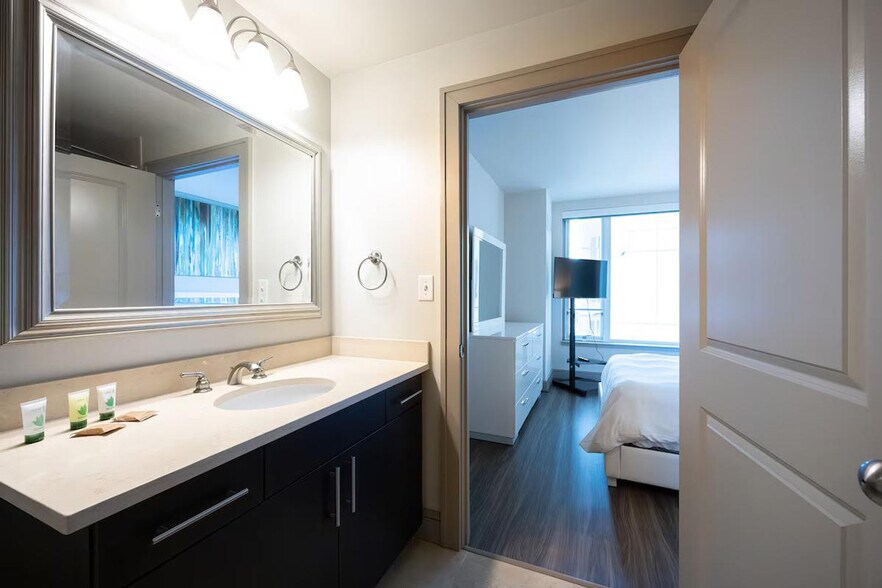 Building Photo - 100 Pier 4 Blvd.