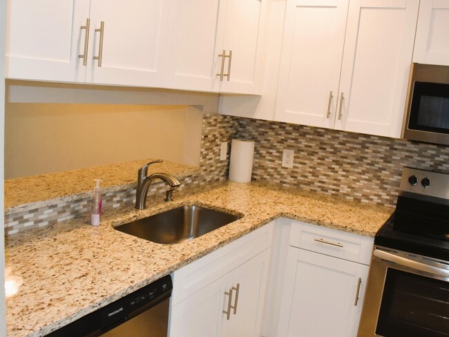 Building Photo - 163 Pinewood Ct