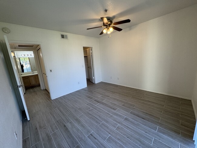 Building Photo - 1825 W Ray Rd