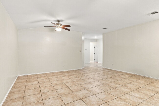 Building Photo - 4 bedroom PLUS flex space for optional 5th bedroom in Kensington Trails