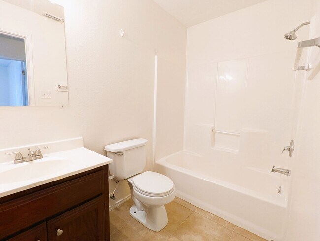 Building Photo - 813 W Arroyo Park Ln