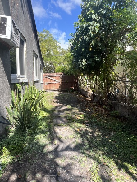 Side Yard with Gate - 160 NE 87th St