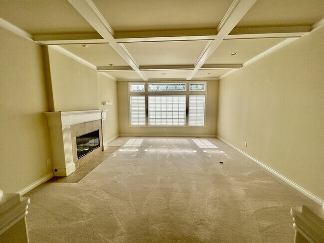 Building Photo - 560 E Maberry Dr