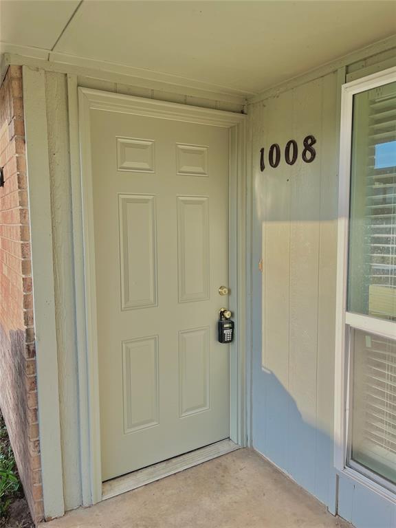 Building Photo - 1008 Acacia Cir