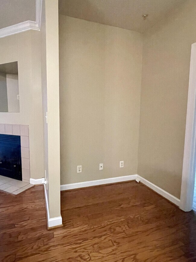Building Photo - 212 Sterling Oaks Dr