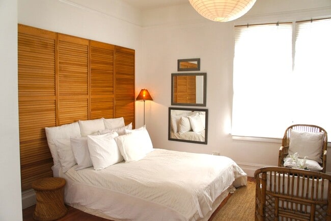 Primary Photo - 121 Varennes St