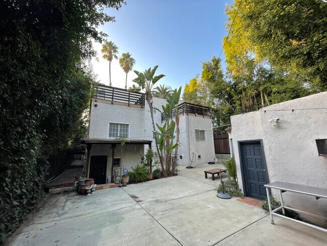 Building Photo - 1132 Cory Ave