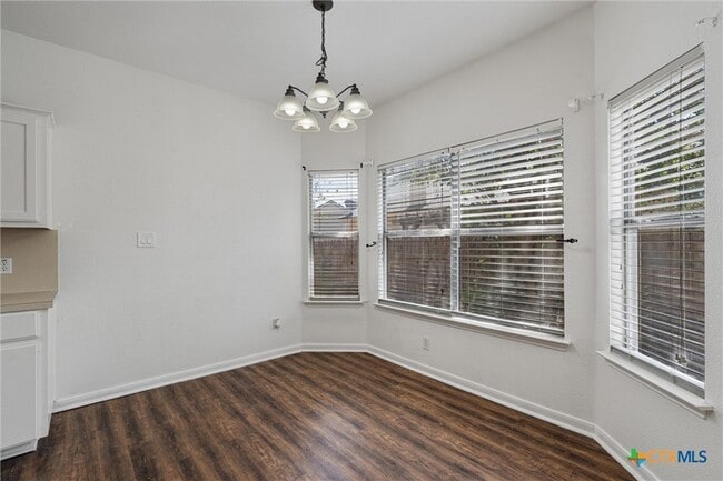 Building Photo - 204 Mallard Cove