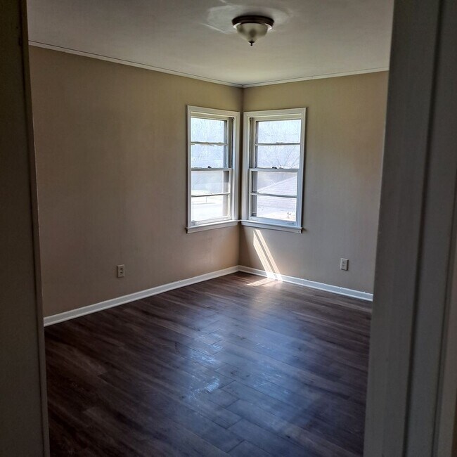 Building Photo - 2160 St Elmo Ave