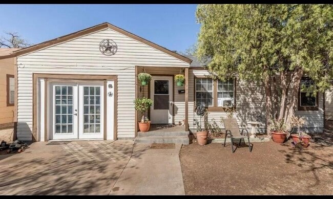 Primary Photo - 3306 1st Pl