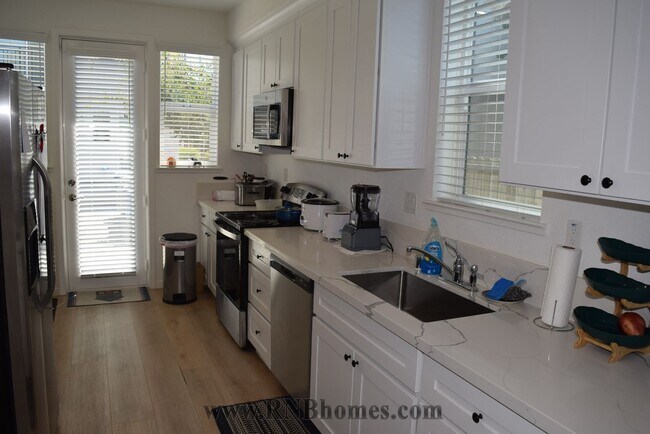 Building Photo - 5510 Brinef Dr