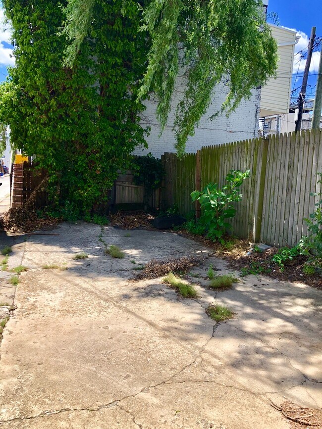 Building Photo - Charming 2 Bedroom/2 Bathroom Townhome in Federal Hill W/ Parking
