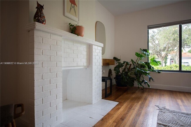 Building Photo - 360 NE 87th St