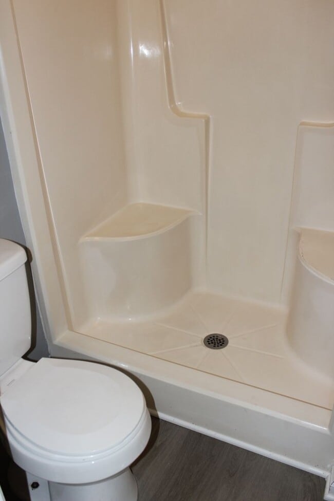 Building Photo - Lake Rim area