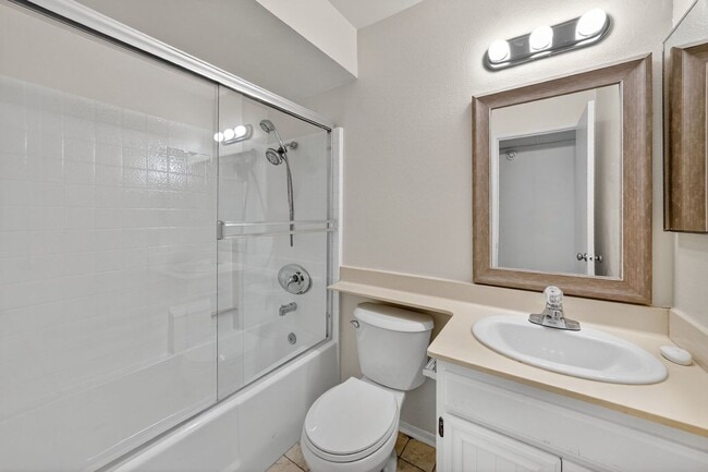 Building Photo - ADORABLE 3+2 CORNER UNIT & 2-CAR GARAGE!