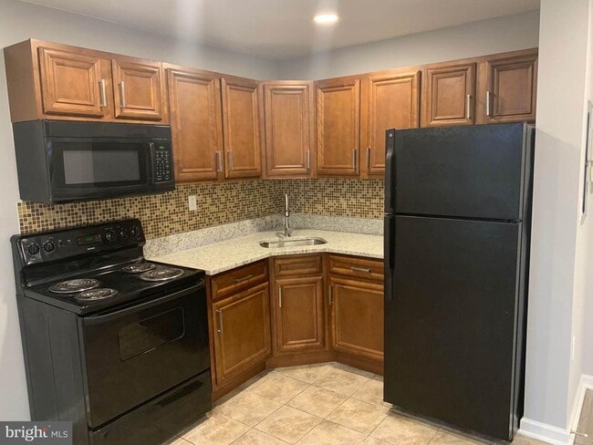 Building Photo - 6001 N 17th St