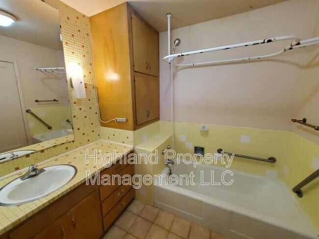 Building Photo - 152 SE Water St