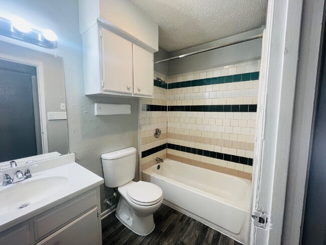 Building Photo - Move in Special - Close to Lackland AFB
