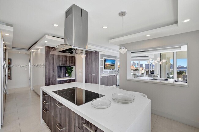 Building Photo - 2800 E Sunrise Blvd
