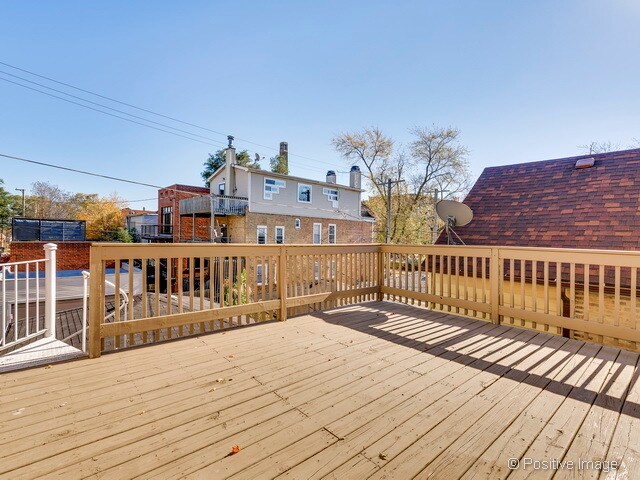 Building Photo - 2063 N Oakley Ave