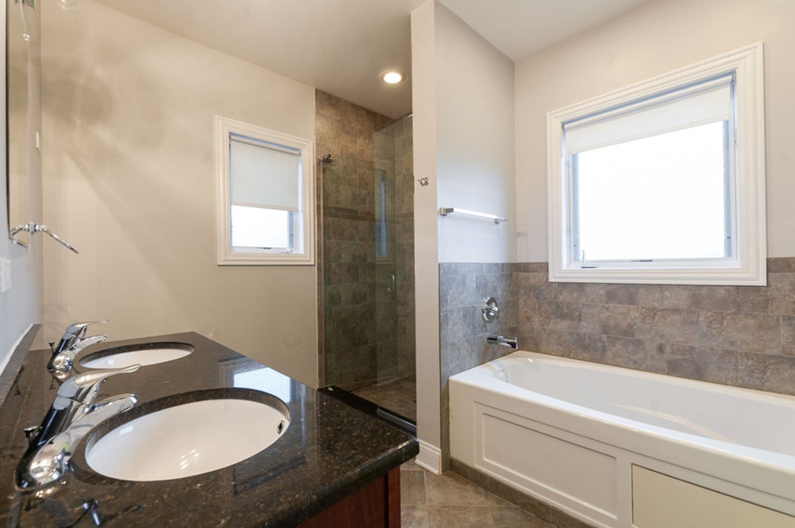 Building Photo - 7008 W Medill Ave