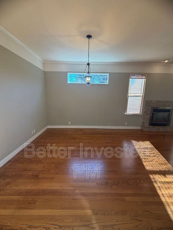 Building Photo - 559 N Oak St