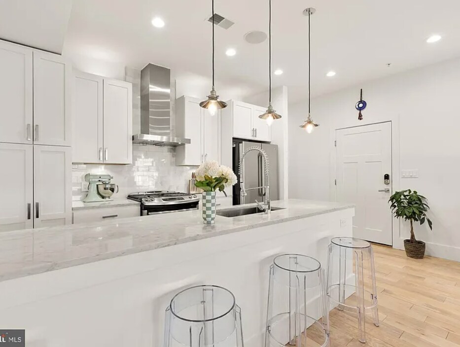 Building Photo - 1230 Fairmont St NW