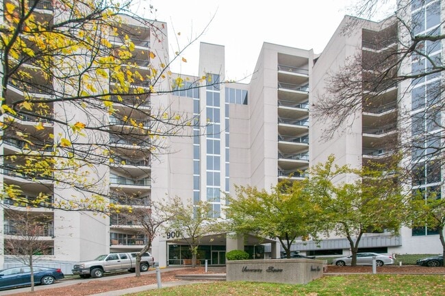 Building Photo - Centrally Located Mid-Town High-rise