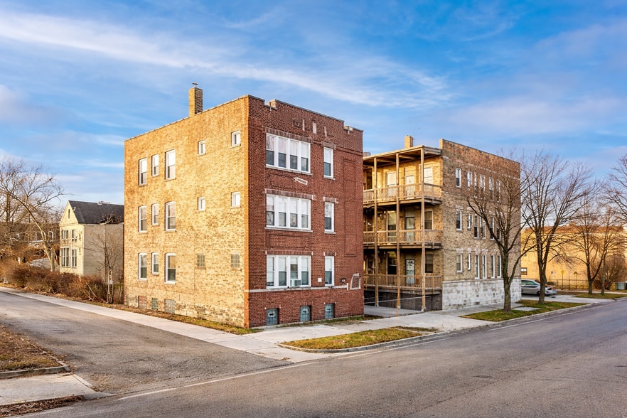 Building Photo - 843 E Marquette Rd