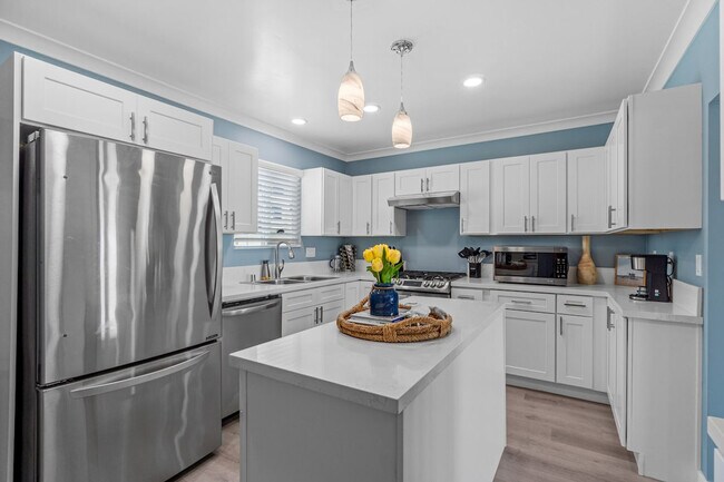 Building Photo - 3424 Carlsbad Blvd